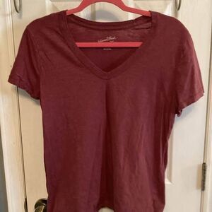 Universal Thread Wine Colored T-Shirt Size M